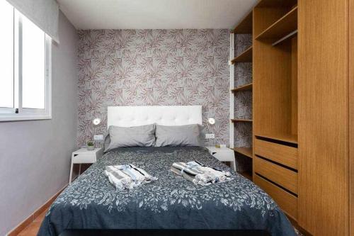 a bedroom with a bed with two towels on it at Sunnyland Las Teresitas 3 in San Andrés