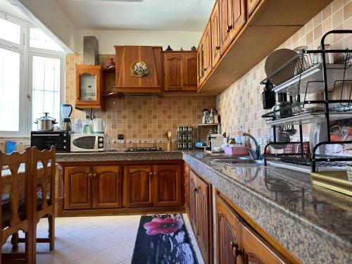 Cuisine ou kitchenette dans l'établissement Panoramic view of downtown Rabat