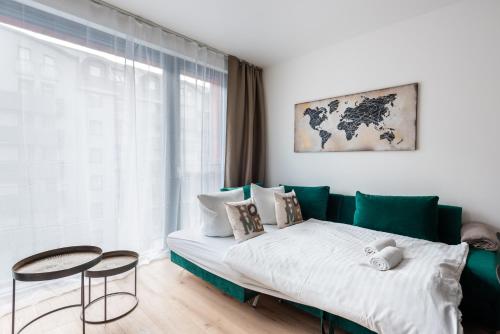 Кровать или кровати в номере Jay Apartments