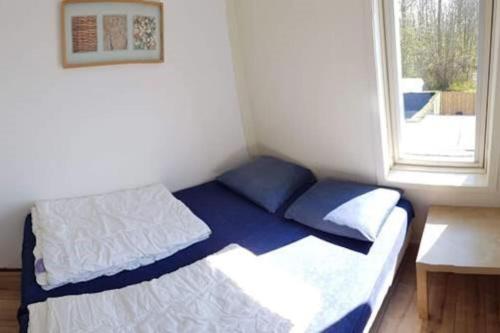 En eller flere senge i et værelse på Liguster 90*