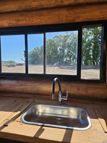 A kitchen or kitchenette at Estadia de campo