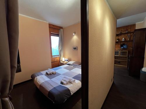 a bedroom with a bed with towels on it at House Betulle by Holiday World in Sella della Turra
