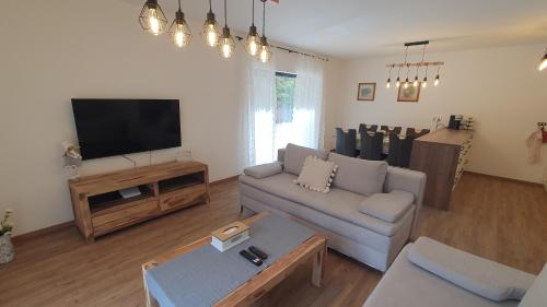 Μια τηλεόραση ή/και κέντρο ψυχαγωγίας στο Apartmán Slunečná Stará pošta Špičák