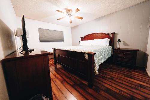 a bedroom with a bed and a television in it at Pebble Creek in Three Rivers