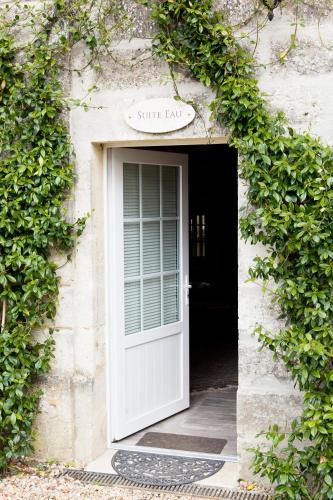 a white door with a sign that reads smile end at Château Latour Segur Suites & Spa in Lussac