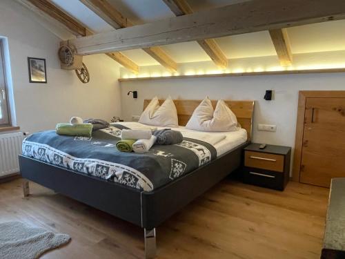 Säng eller sängar i ett rum på Marias Alpen Apartment