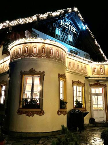 a building with a hotel sign on top of it at Hotel Restaurant Grünwalderhof in Innsbruck
