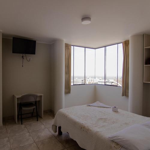 Ένα ή περισσότερα κρεβάτια σε δωμάτιο στο Raissa Hotel