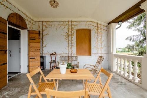 Balkón nebo terasa v ubytování B&B Ernestine Family Home