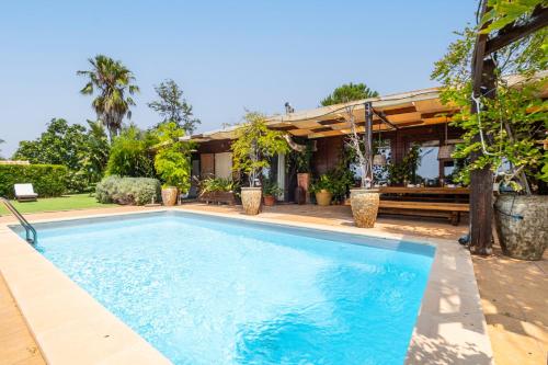 a swimming pool in front of a house at Casa Picota in Boliqueime