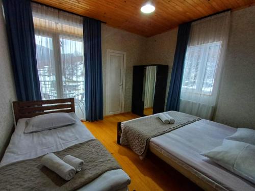 Postel nebo postele na pokoji v ubytování STOP HOUSE Mestia