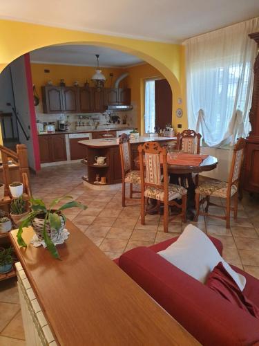 a kitchen and living room with a table and chairs at Casa Vacanze Alice e Arianna in Cairo Montenotte