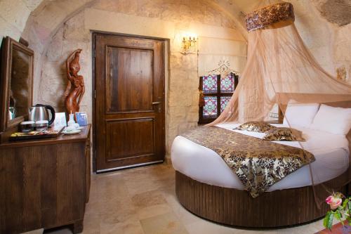 Кровать или кровати в номере Cappadocia Fairy Chimneys Selfie Cave Hotels - Special Class