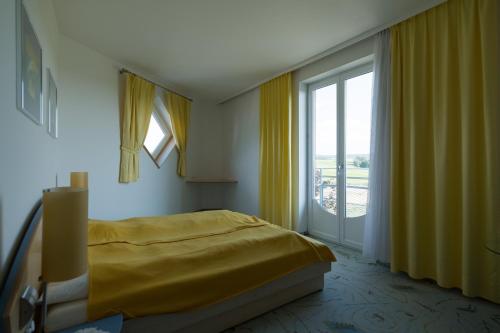 Gallery image of Zweibettzimmer am Bauernhof mit Tieren (ehemaliges Golfhotel) in Waidhofen an der Thaya