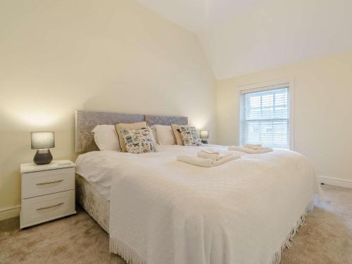 a white bedroom with a large bed and a window at 2 bed in Great Ayton 79592 in Great Ayton