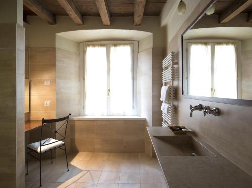 Ett badrum på Hotel Piazza Vecchia