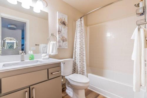 Modern and spacious Apartment- Gym, Wifi, Free Parking_3