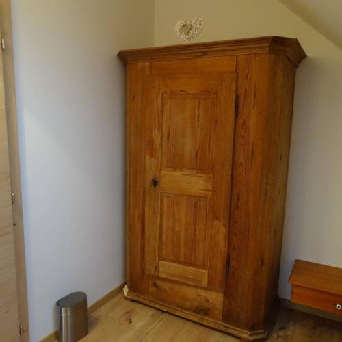 a wooden door in the corner of a room at Beim Bergbauer in Fischbach