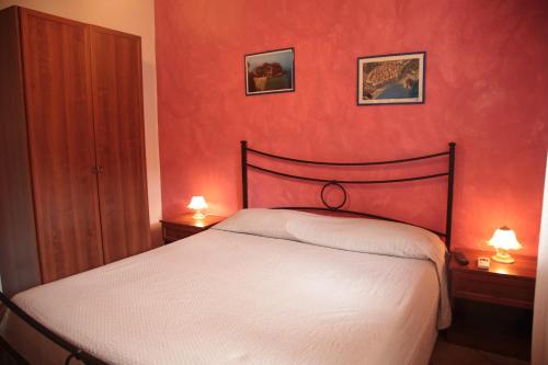 A bed or beds in a room at Residenza La Vigna