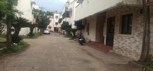 an empty street in an alley with buildings at Aditya Heritage Govindapuram in Kumbakonam