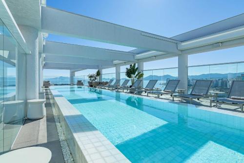 Bazén v ubytování LK Design Hotel Florianópolis nebo v jeho okolí