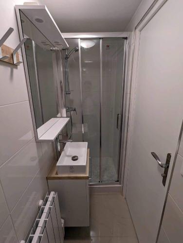 Photo de la galerie de l'établissement Appartement une chambre dans villa avec terrasse, à Vitry-sur-Seine