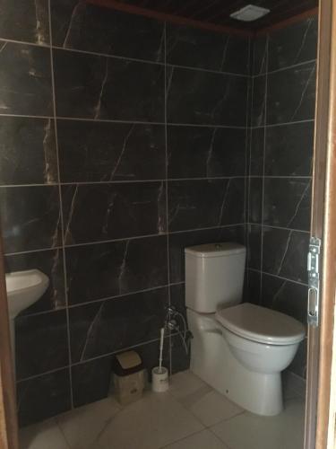 Ένα μπάνιο στο RUBAŞI OTEL FINDIKLI