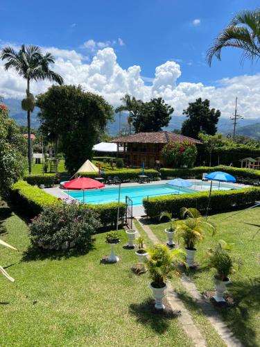 Kolam renang di atau dekat dengan Villa Alejandra Del Quindio