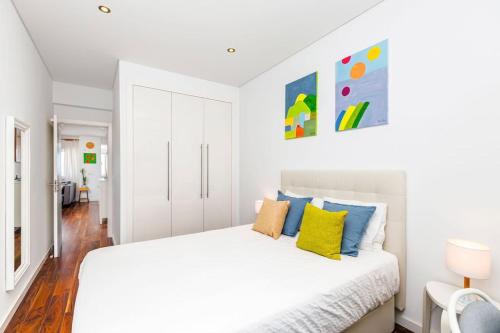 Sunny Designer Flat with AC & City View