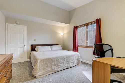 a bedroom with a bed and a desk and a window at Destination Dells Vacation Home at Tamarack Resort in Wisconsin Dells