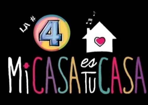 um sinal para um show de macys com uma casa em "La #4 Mi Casa es tu Casa"Apt #1 Giron, Azuay,Ecuador 