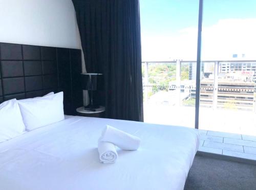 Postel nebo postele na pokoji v ubytování Premium Apartments Chatswood