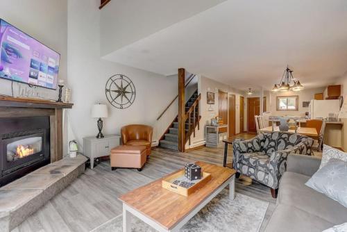 a living room with a couch and a fireplace at Sloane Condo for Families Golfers and Girls Trips in Wisconsin Dells