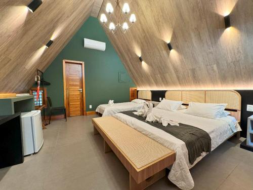 Postel nebo postele na pokoji v ubytování Hotel Vale das Nuvens