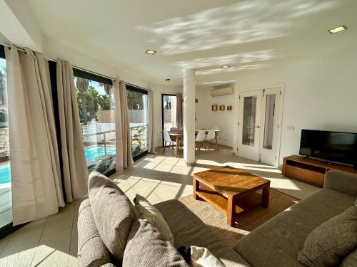 Μια τηλεόραση ή/και κέντρο ψυχαγωγίας στο Villa Son Blanc 6