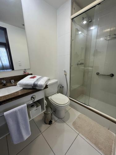 a white bathroom with a shower and a toilet at Flat particular Al Campinas, 540 Paulista Jardins aceita pet in Sao Paulo