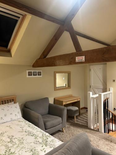 Кровать или кровати в номере Granary cottage with HOT TUB