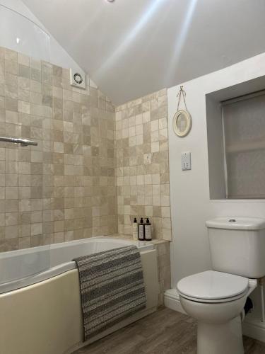 Granary cottage with HOT TUB photo 4