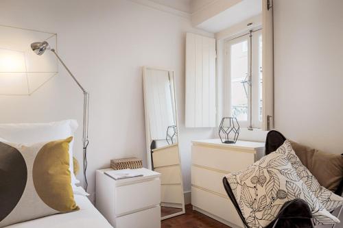 Romantic Gem in Santos