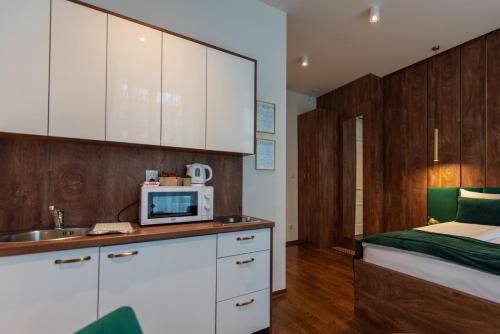 Una cocina o cocineta en Studio Apartmani 071 Free Garage Parking
