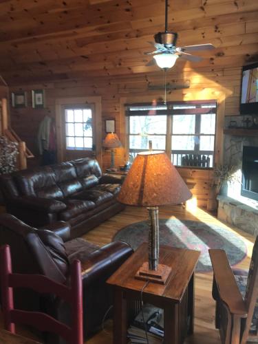 Χώρος καθιστικού στο Glens of Antrim Mountain Cabin