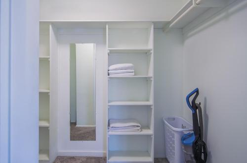 a closet with white shelves and a mirror at Luxury 2 Bedroom 2 Bathroom Residence Green Park View in Los Angeles