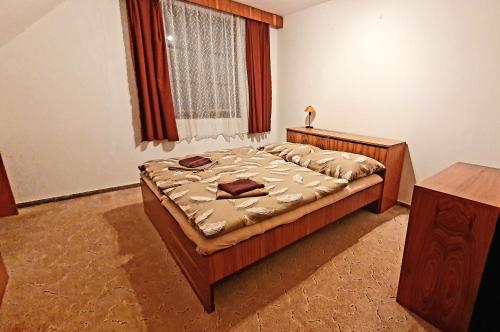 Ένα ή περισσότερα κρεβάτια σε δωμάτιο στο Holenský dvůr