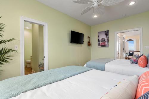 Μια τηλεόραση ή/και κέντρο ψυχαγωγίας στο New! Luxurious 3 Bed Sleeps 12 Epic Views Wow