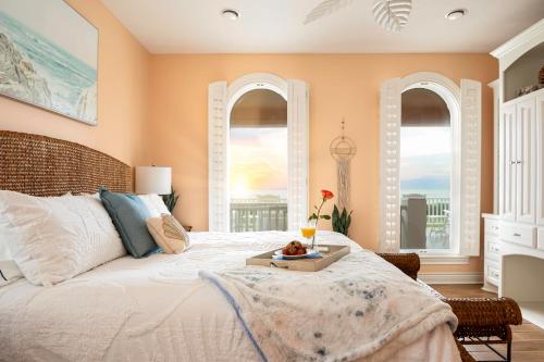 Ένα ή περισσότερα κρεβάτια σε δωμάτιο στο New! Luxurious 3 Bed Sleeps 12 Epic Views Wow