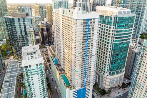 myClub at Brickell Bay photo 166