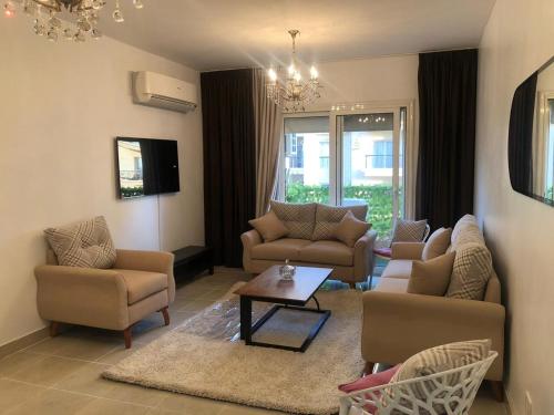 Spacious apartment with free WiFi and parking