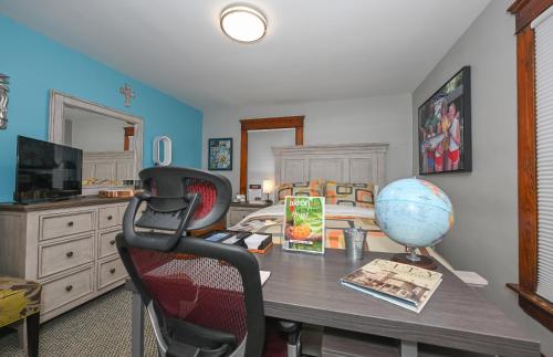 a room with a desk and a table with a globe on it at Berrodin Bed & Breakfast in Akron