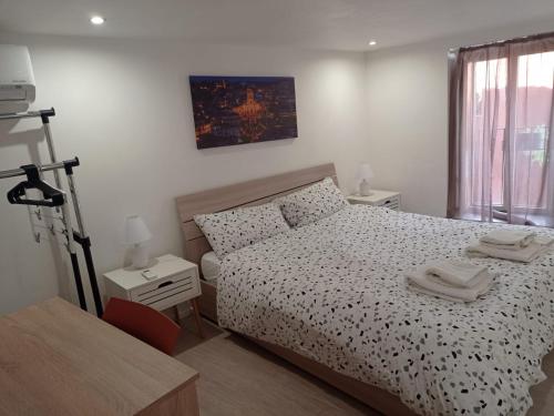 A bed or beds in a room at Bilocale in centro storico -Le mensaline- Casa Chiricopo