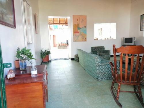 a living room with a couch and a chair at Casa La Plazuela in Curití